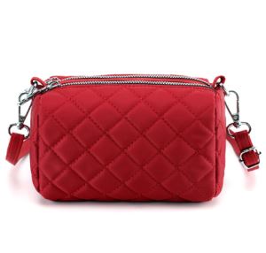 Wanita nilon melintasi tas dompet tubuh